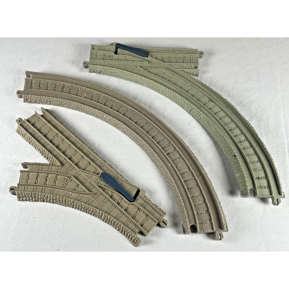 Thomas The Train Tracks 2006 Plastic Gullane Hit Toy Trackmaster Lot of 40 pcs - Picture 8 of 9